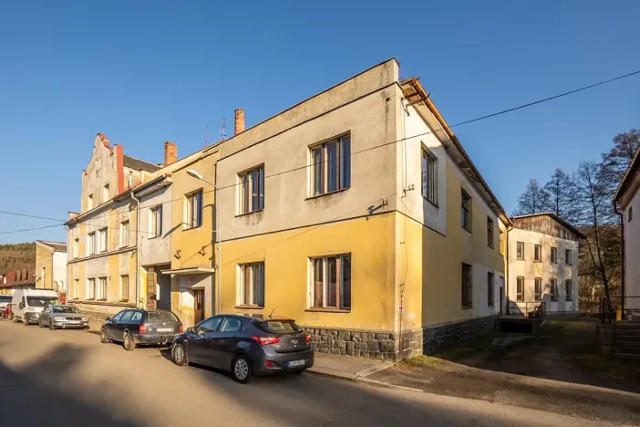 Prodej výrobních prostor, Kolinec, 2640 m2