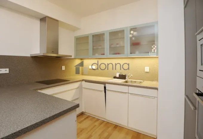 Pronájem bytu 2+kk, Praha, Jeseniova, 56 m2