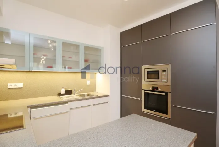 Pronájem bytu 2+kk, Praha, Jeseniova, 56 m2