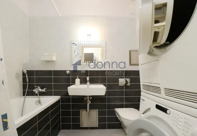 Pronájem bytu 2+kk, Praha, Jeseniova, 56 m2