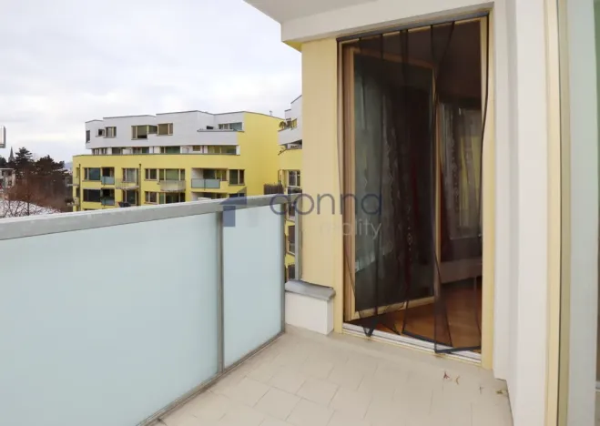 Pronájem bytu 2+kk, Praha, Jeseniova, 56 m2