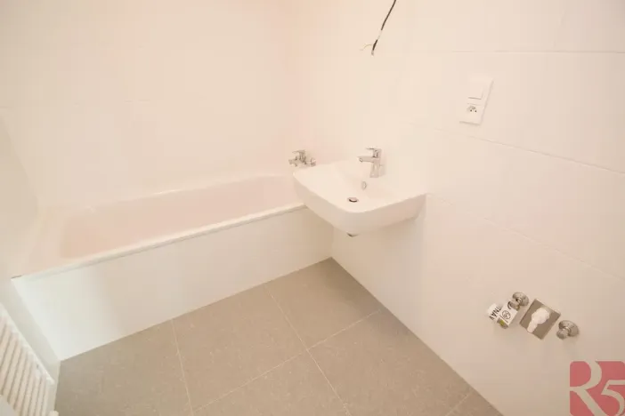 Pronájem bytu 2+kk, Praha - Modřany, Kolmanova, 52 m2