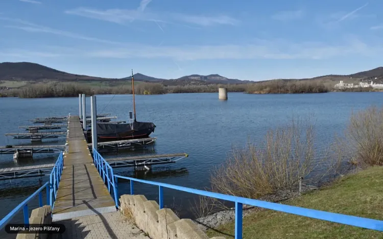 Prodej pozemku, Píšťany, 828 m2