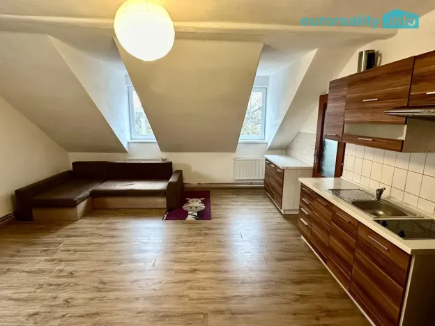 Pronájem bytu 2+kk, Karlovy Vary, Plzeňská, 57 m2