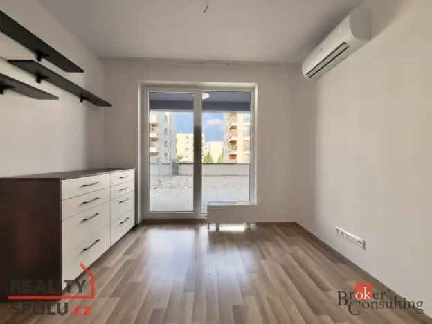 Pronájem bytu 2+kk, Praha - Uhříněves, Karla Guta, 37 m2