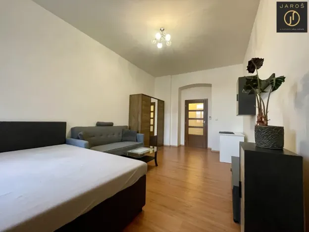 Pronájem bytu 1+1, Praha - Karlín, Sokolovská, 34 m2