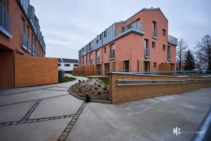 Pronájem bytu 1+kk, Praha - Dolní Měcholupy, Na návsi, 37 m2