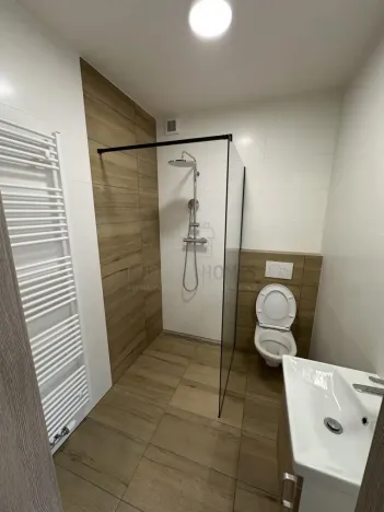 Pronájem bytu 1+kk, Jenštejn, Kovářská, 28 m2