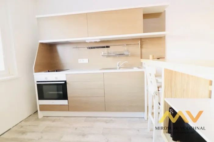 Pronájem bytu 2+kk, Hradec Králové - Nový Hradec Králové, třída Edvarda Beneše, 41 m2