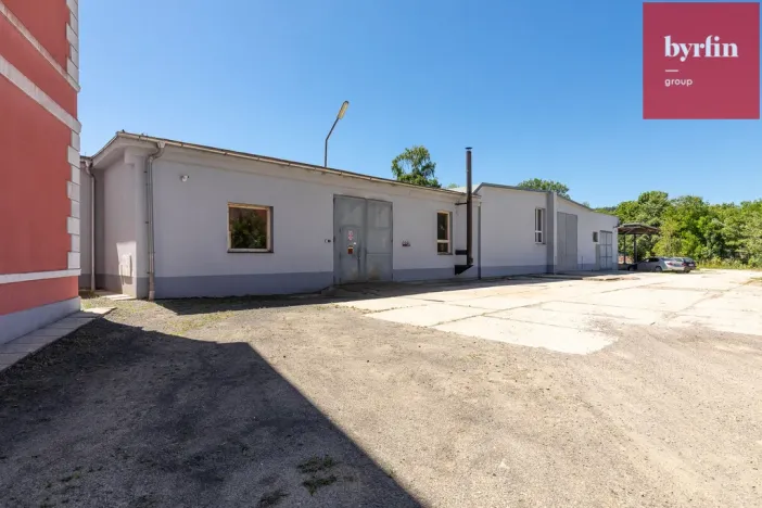 Prodej výrobních prostor, Krnov, Lidická, 12420 m2