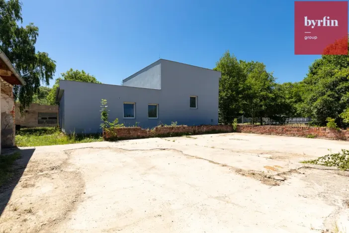 Prodej výrobních prostor, Krnov, Lidická, 12420 m2