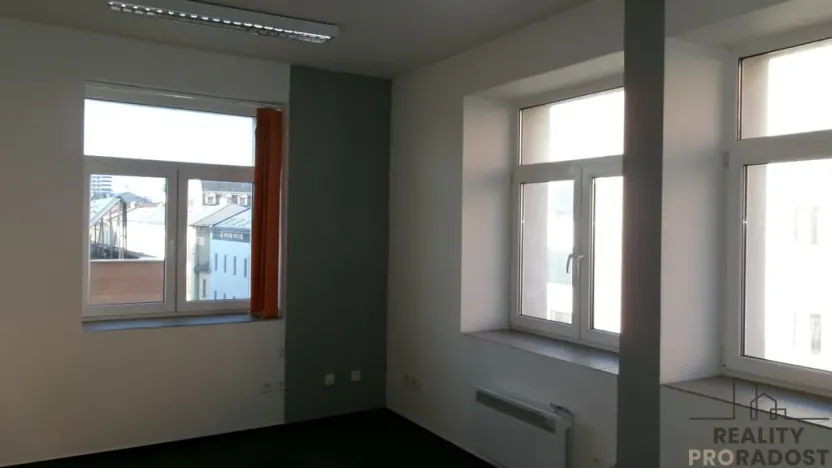 Pronájem kanceláře, Brno, Cejl, 262 m2