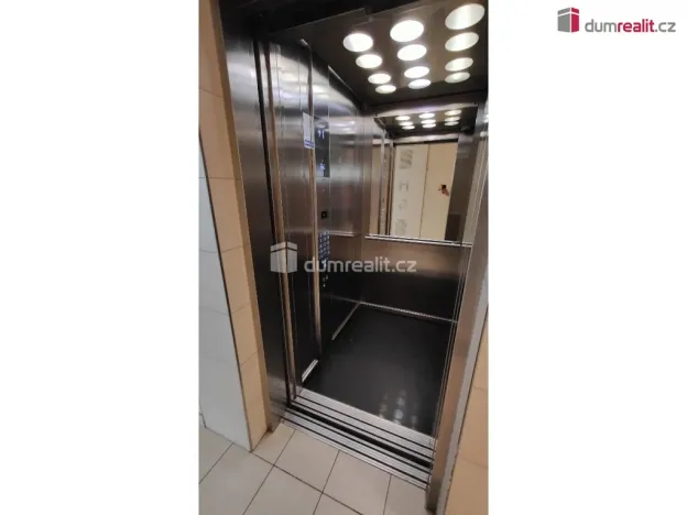 Pronájem garáže, Praha - Žižkov, Pitterova, 3 m2