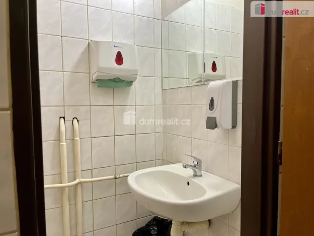 Pronájem obchodního prostoru, Karlovy Vary - Rybáře, U Koupaliště, 208 m2