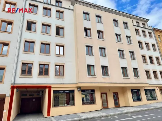 Pronájem garážového stání, Praha - Žižkov, Husitská, 13 m2