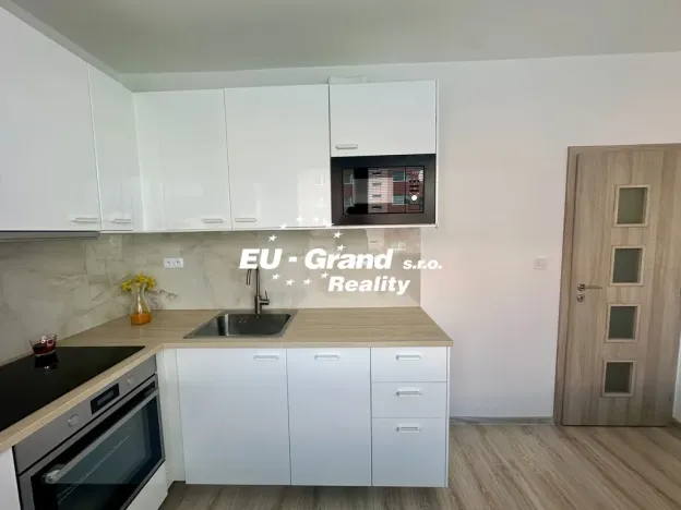 Prodej bytu 2+1, Stráž pod Ralskem, Jižní, 56 m2