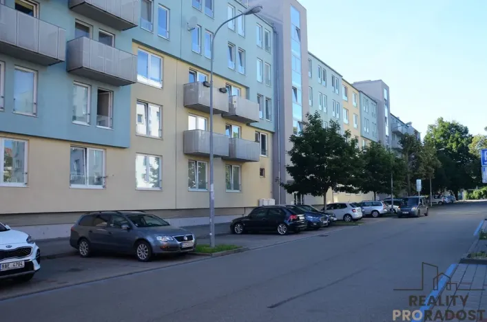 Pronájem bytu 1+kk, Brno, Zderadova, 30 m2