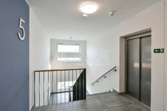 Pronájem bytu 1+kk, Praha - Uhříněves, Karla Guta, 34 m2