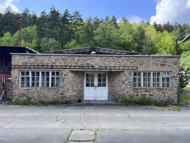 Prodej výrobních prostor, Skryje, 3000 m2