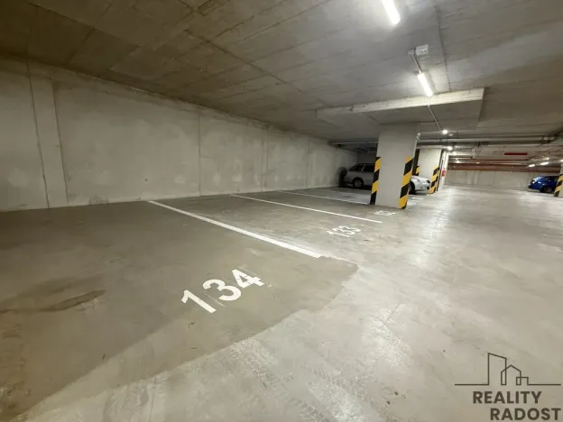 Pronájem garážového stání, Olomouc, Aloise Rašína, 15 m2