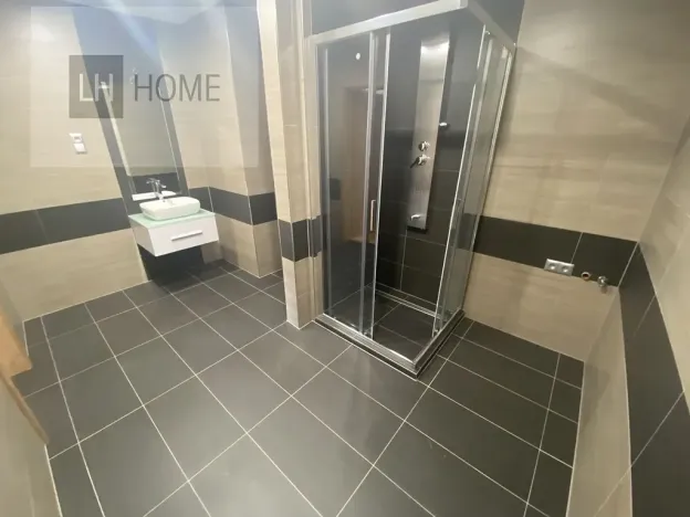 Prodej obchodního prostoru, Karlovy Vary, 76 m2