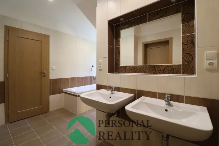 Pronájem bytu 2+kk, Karlovy Vary, Na Vyhlídce, 78 m2