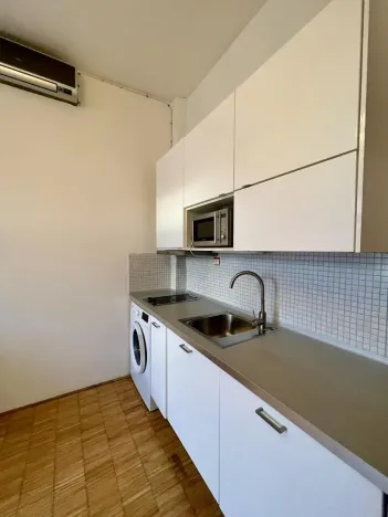 Pronájem bytu 1+kk, Praha - Libeň, Zenklova, 25 m2