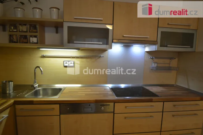 Pronájem bytu 1+kk, Praha - Prosek, Trmická, 36 m2