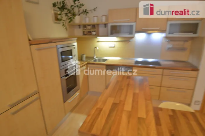 Pronájem bytu 1+kk, Praha - Prosek, Trmická, 36 m2