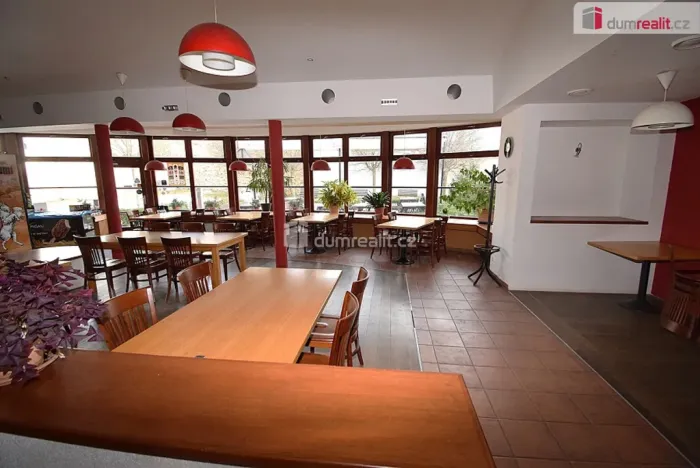 Pronájem restaurace, Praha - Benice, Květnového povstání, 230 m2