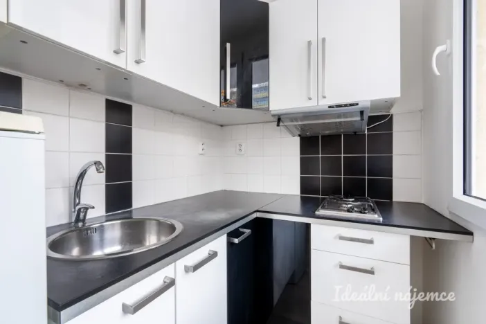 Pronájem bytu 1+kk, Praha - Prosek, Bílinská, 26 m2