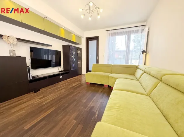 Pronájem bytu 4+1, Praha - Kobylisy, Služská, 96 m2