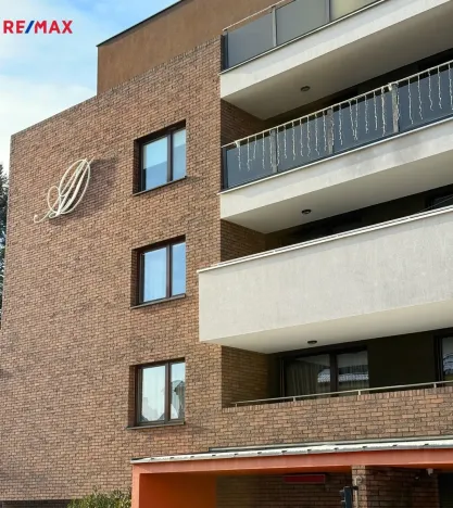 Pronájem bytu 4+1, Praha - Kobylisy, Služská, 96 m2