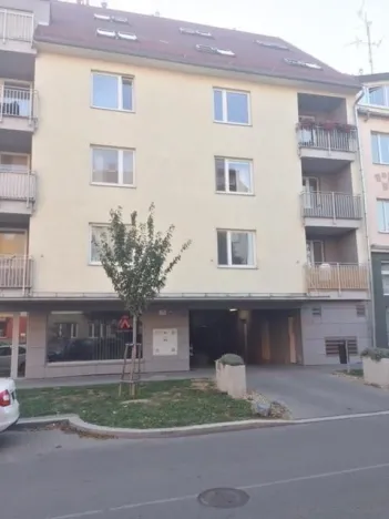 Pronájem garáže, Brno - Královo Pole, Rostislavovo náměstí, 15 m2