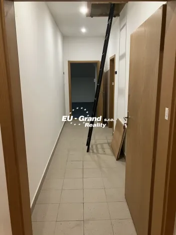 Pronájem kanceláře, Varnsdorf, 5. května, 151 m2