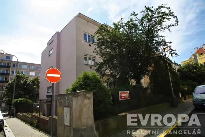 Pronájem bytu 1+kk, Praha - Nusle, U družstva Život, 33 m2