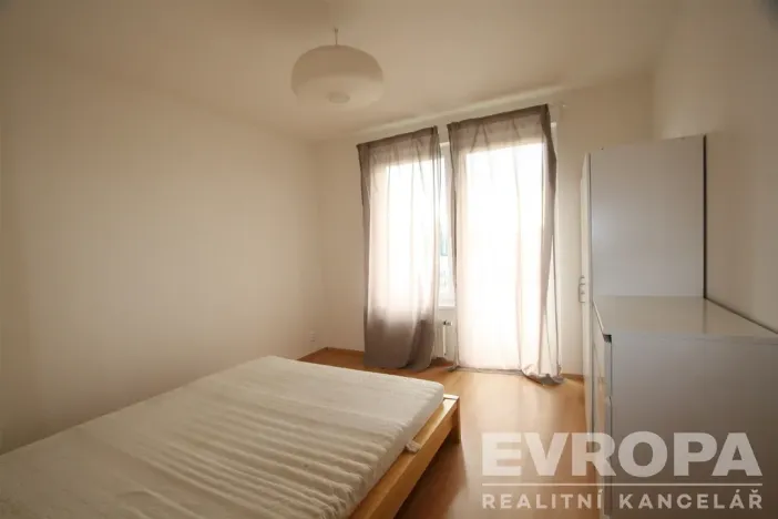 Pronájem bytu 2+kk, Praha - Hloubětín, Nademlejnská, 54 m2