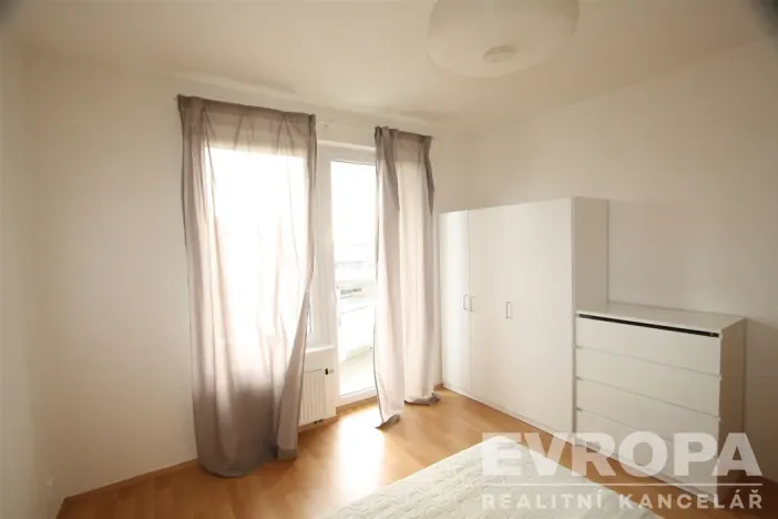 Pronájem bytu 2+kk, Praha - Hloubětín, Nademlejnská, 54 m2
