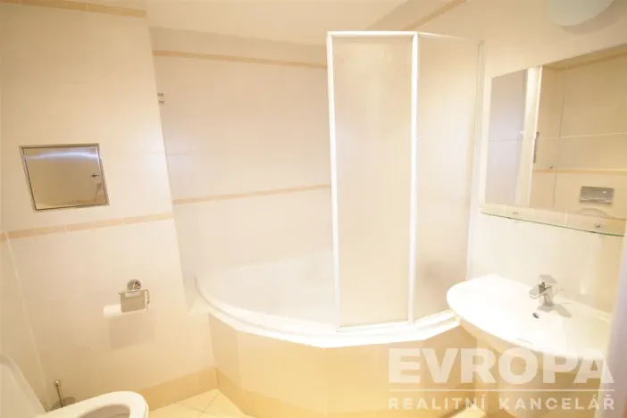 Pronájem bytu 2+kk, Praha - Hloubětín, Nademlejnská, 54 m2