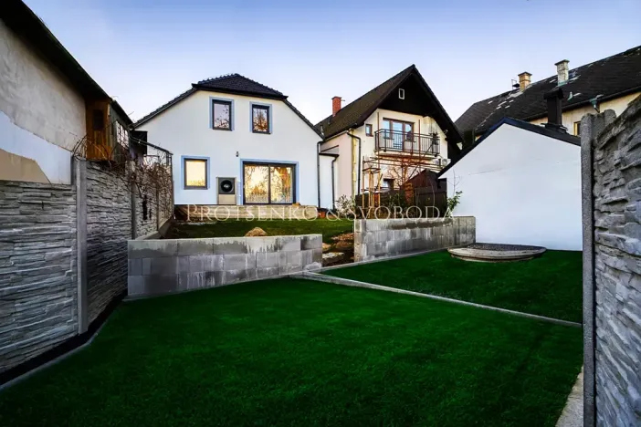 Prodej rodinného domu, Kamenice nad Lipou, Dobšova, 210 m2