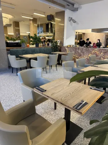 Pronájem restaurace, Pardubice, náměstí Republiky, 350 m2