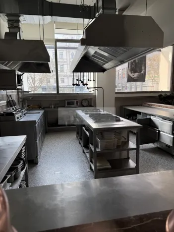 Pronájem restaurace, Pardubice, náměstí Republiky, 350 m2