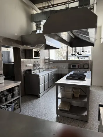 Pronájem restaurace, Pardubice, náměstí Republiky, 350 m2