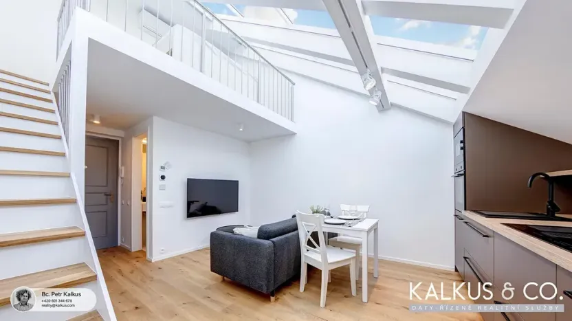 Pronájem atypického bytu, Hradec Králové, Eliščino nábřeží, 38 m2