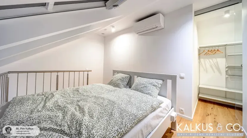 Pronájem atypického bytu, Hradec Králové, Eliščino nábřeží, 38 m2