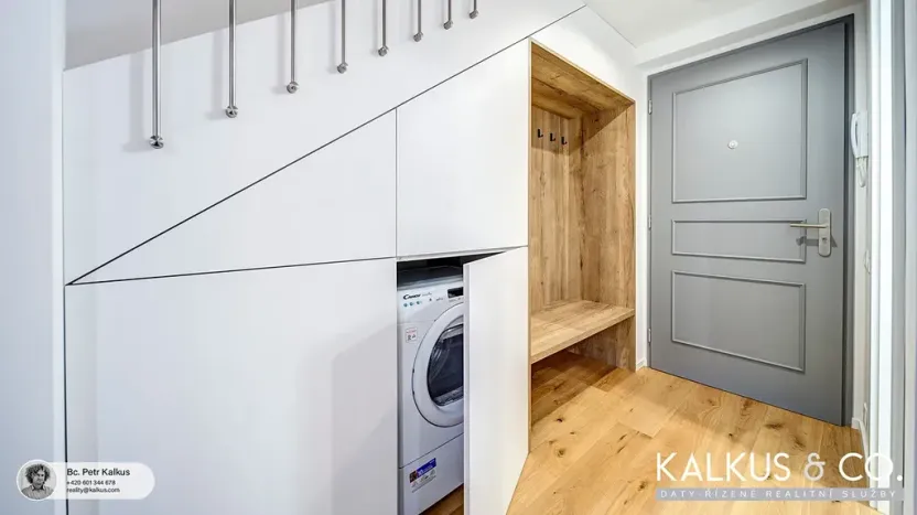 Pronájem atypického bytu, Hradec Králové, Eliščino nábřeží, 38 m2