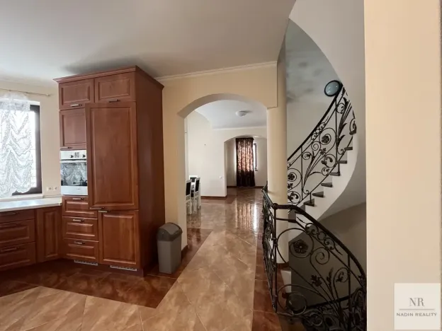 Prodej vily, Nová Role - Mezirolí, 350 m2