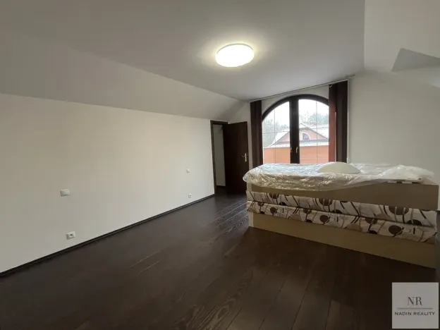 Prodej vily, Nová Role - Mezirolí, 350 m2