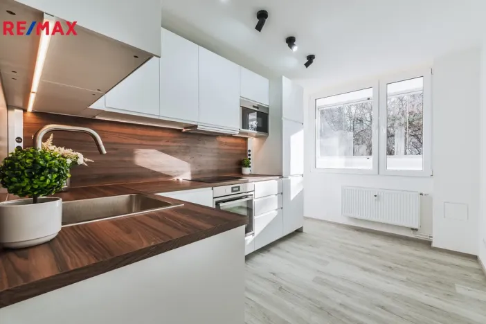 Pronájem bytu 3+1, Praha - Střížkov, Habartická, 61 m2