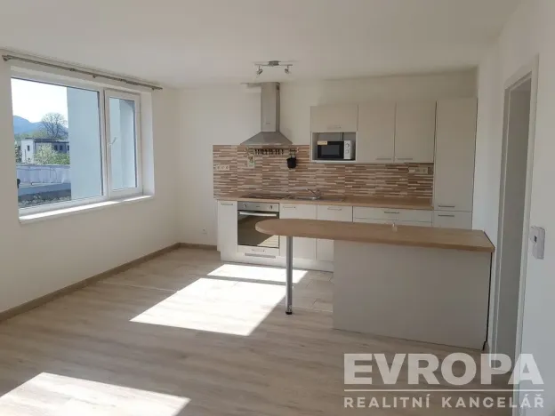 Pronájem bytu 2+kk, Hrádek nad Nisou, 1. máje, 55 m2